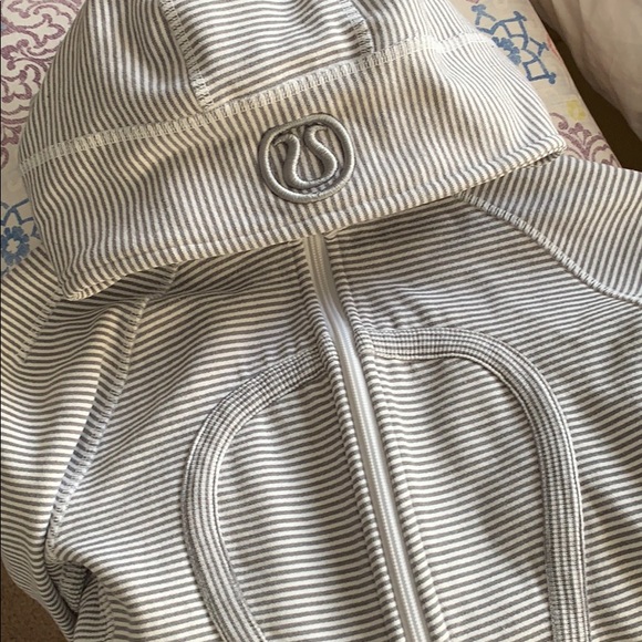 Lulu scuba hoodie - Picture 2 of 2